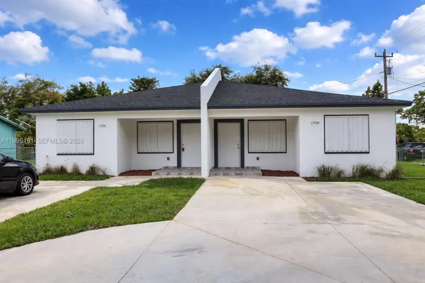 a view of a house with a yard and garage