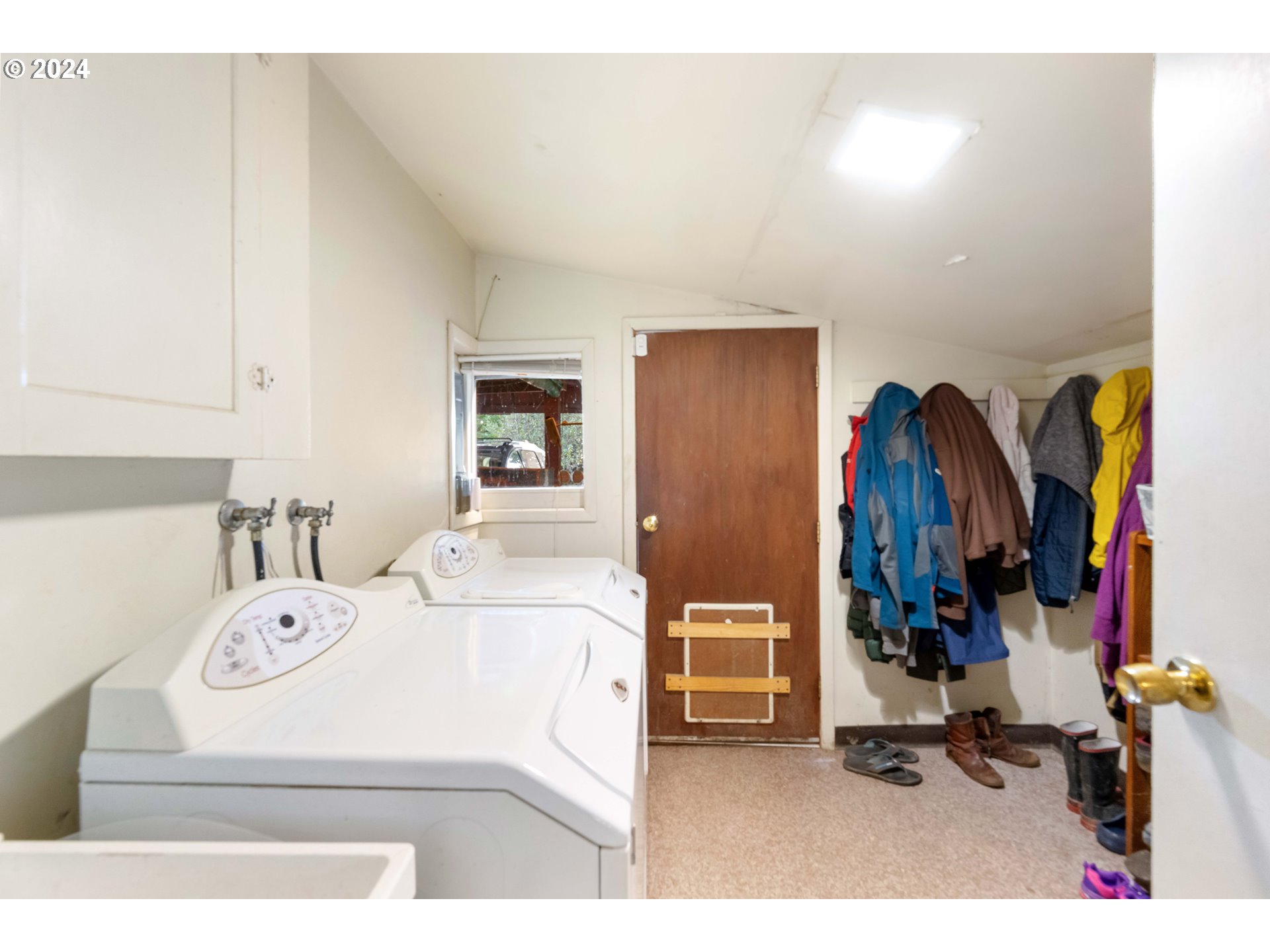 70830 Devore Arm Road Lakeside, OR 97449 - Photo 21 of 26 Laundry
