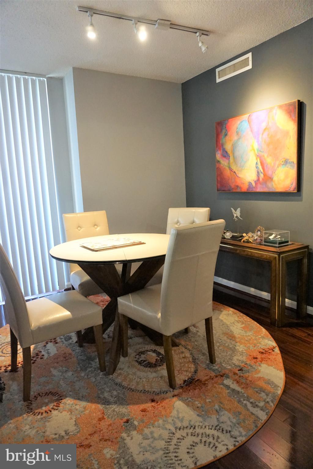 11710 Old Georgetown Road, Unit 630 North Bethesda, MD 20852 - Photo 7 of 30 Dinning room