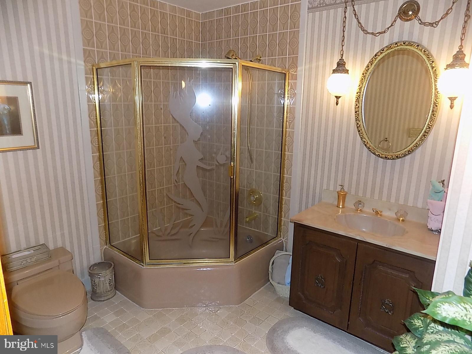126 Walker Road Washington Crossing, PA 18977 - Photo 34 of 44 Second floor hall bath