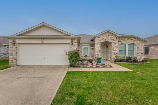 $322,900 | 309 Broken Arrow Lane, Krum, TX 76249