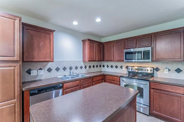 $322,900 | 309 Broken Arrow Lane, Krum, TX 76249