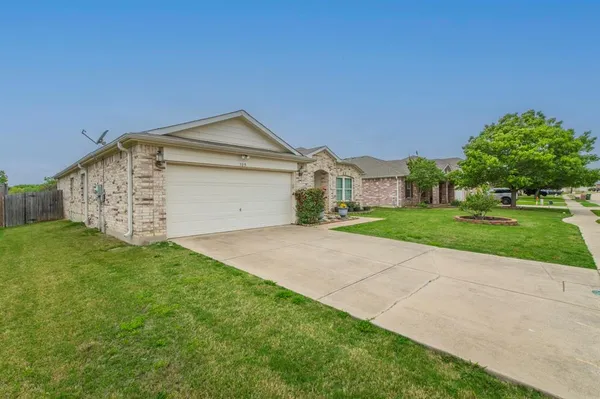 $322,900 | 309 Broken Arrow Lane, Krum, TX 76249