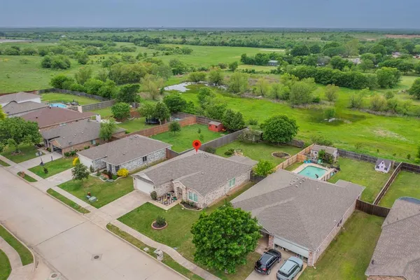 $322,900 | 309 Broken Arrow Lane, Krum, TX 76249