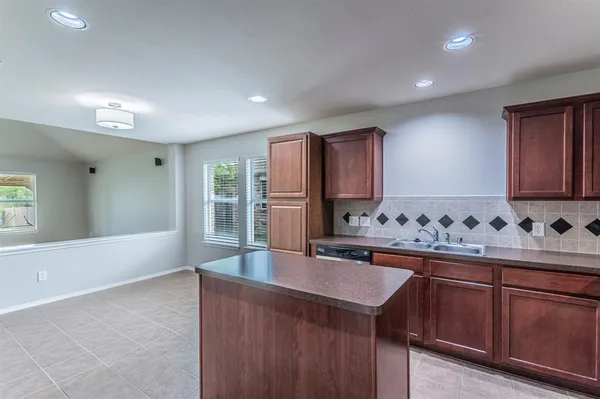 $322,900 | 309 Broken Arrow Lane, Krum, TX 76249