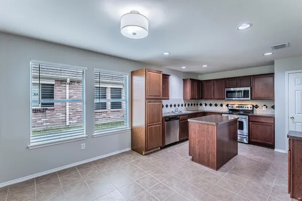 $322,900 | 309 Broken Arrow Lane, Krum, TX 76249