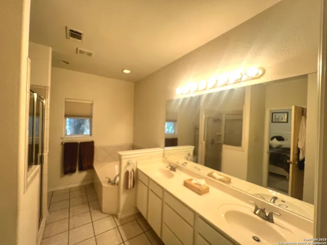 $2,690 | 610 Renoir, San Antonio, TX 78258