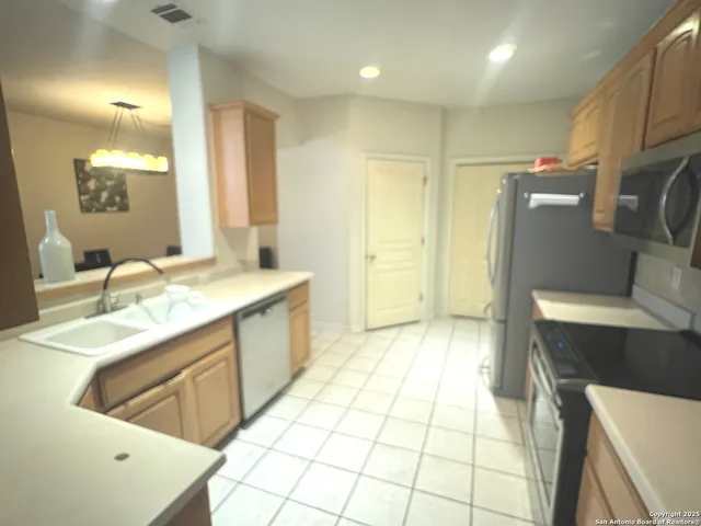 $2,690 | 610 Renoir, San Antonio, TX 78258