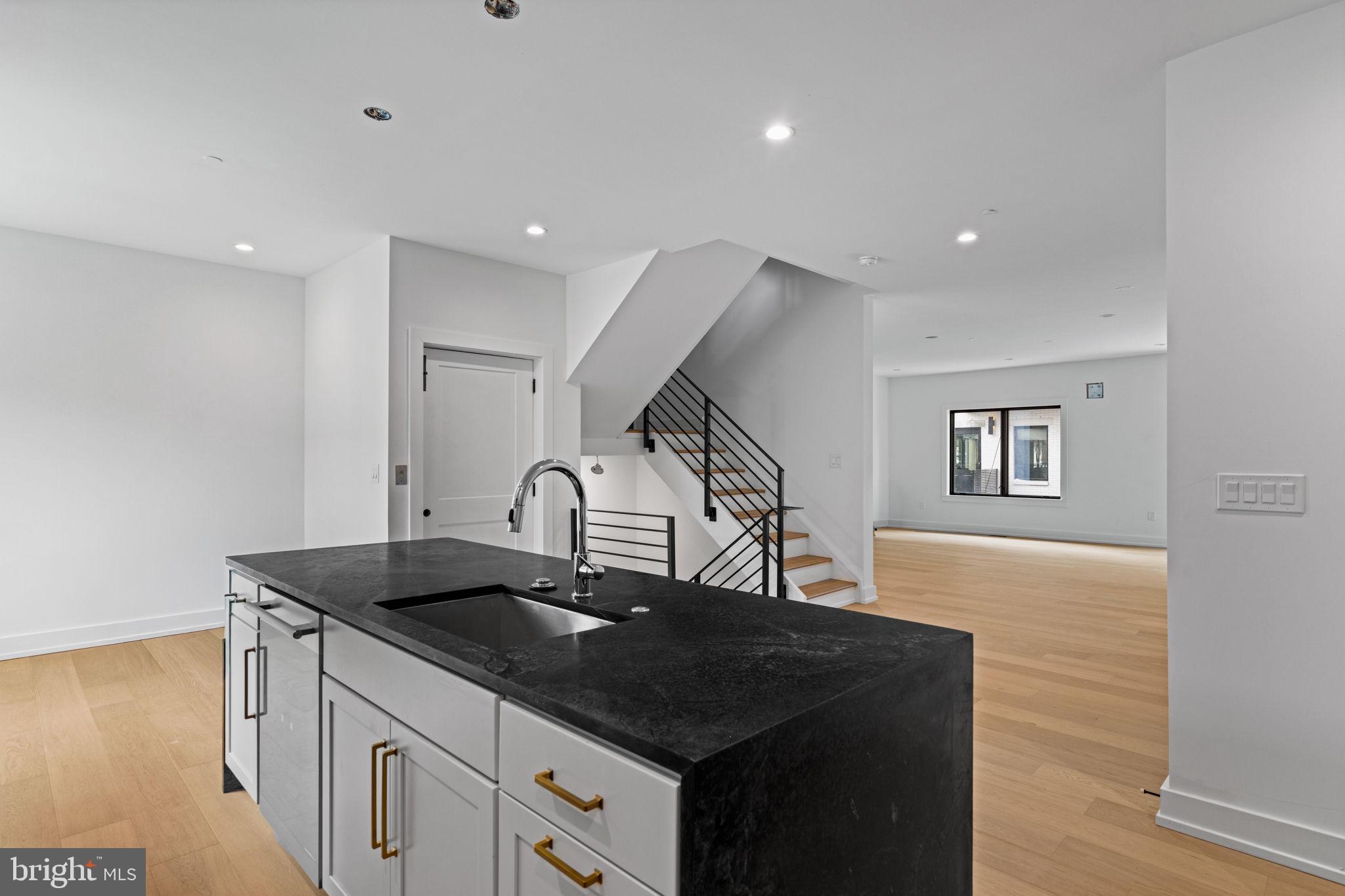 706 Latona Street, Unit G Philadelphia, PA 19147 - Photo 7 of 25