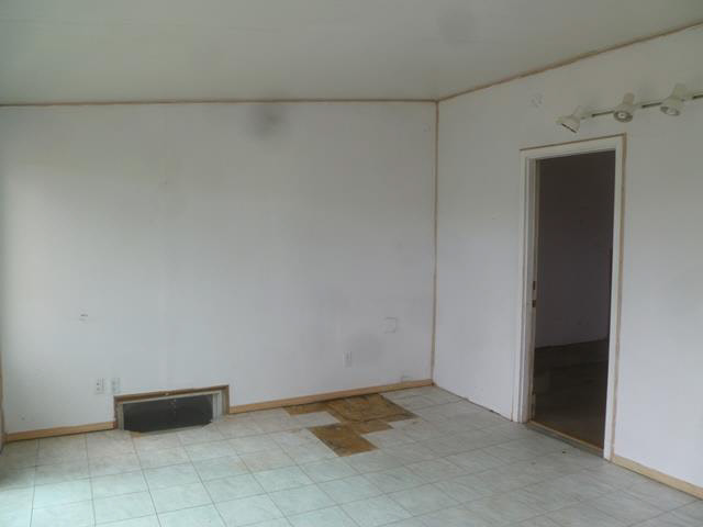 14690 Goutz Road Monroe, MI 48161 - Photo 11 of 20 Enclosed porch