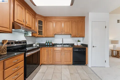 $499,000 | 26 Raintree Court, Unit 30, Hayward, CA 94544