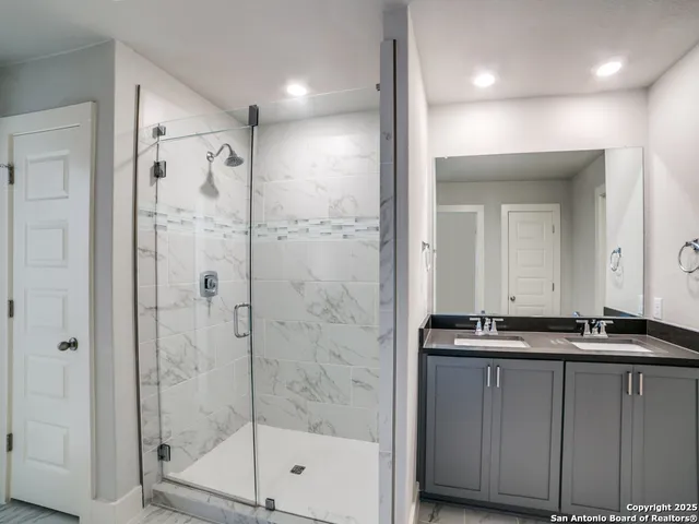 $2,150 | 16011 Babcock Road, Unit 12, San Antonio, TX 78255