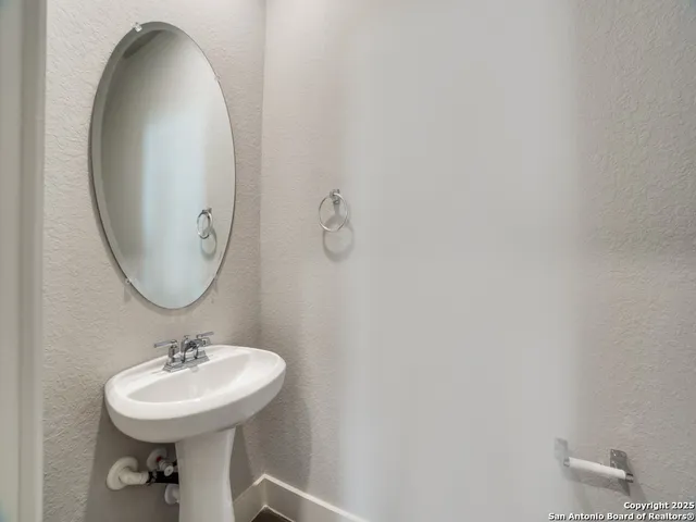 $2,150 | 16011 Babcock Road, Unit 12, San Antonio, TX 78255