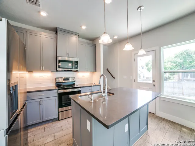 $2,150 | 16011 Babcock Road, Unit 12, San Antonio, TX 78255