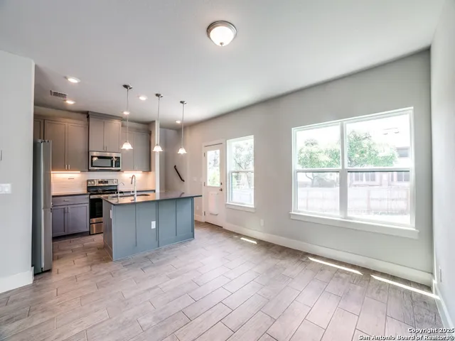 $2,150 | 16011 Babcock Road, Unit 12, San Antonio, TX 78255