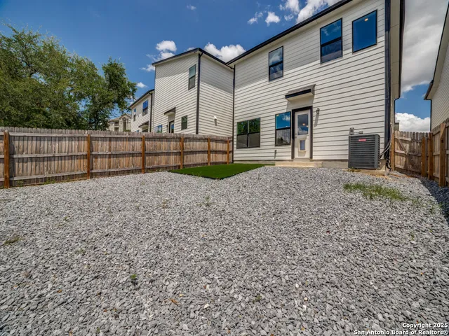 $2,150 | 16011 Babcock Road, Unit 12, San Antonio, TX 78255