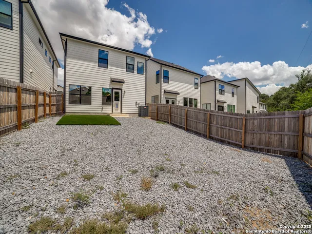 $2,150 | 16011 Babcock Road, Unit 12, San Antonio, TX 78255