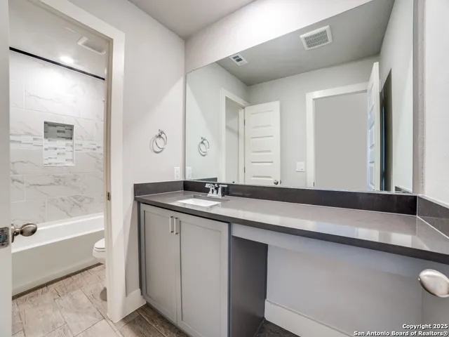 $2,150 | 16011 Babcock Road, Unit 12, San Antonio, TX 78255