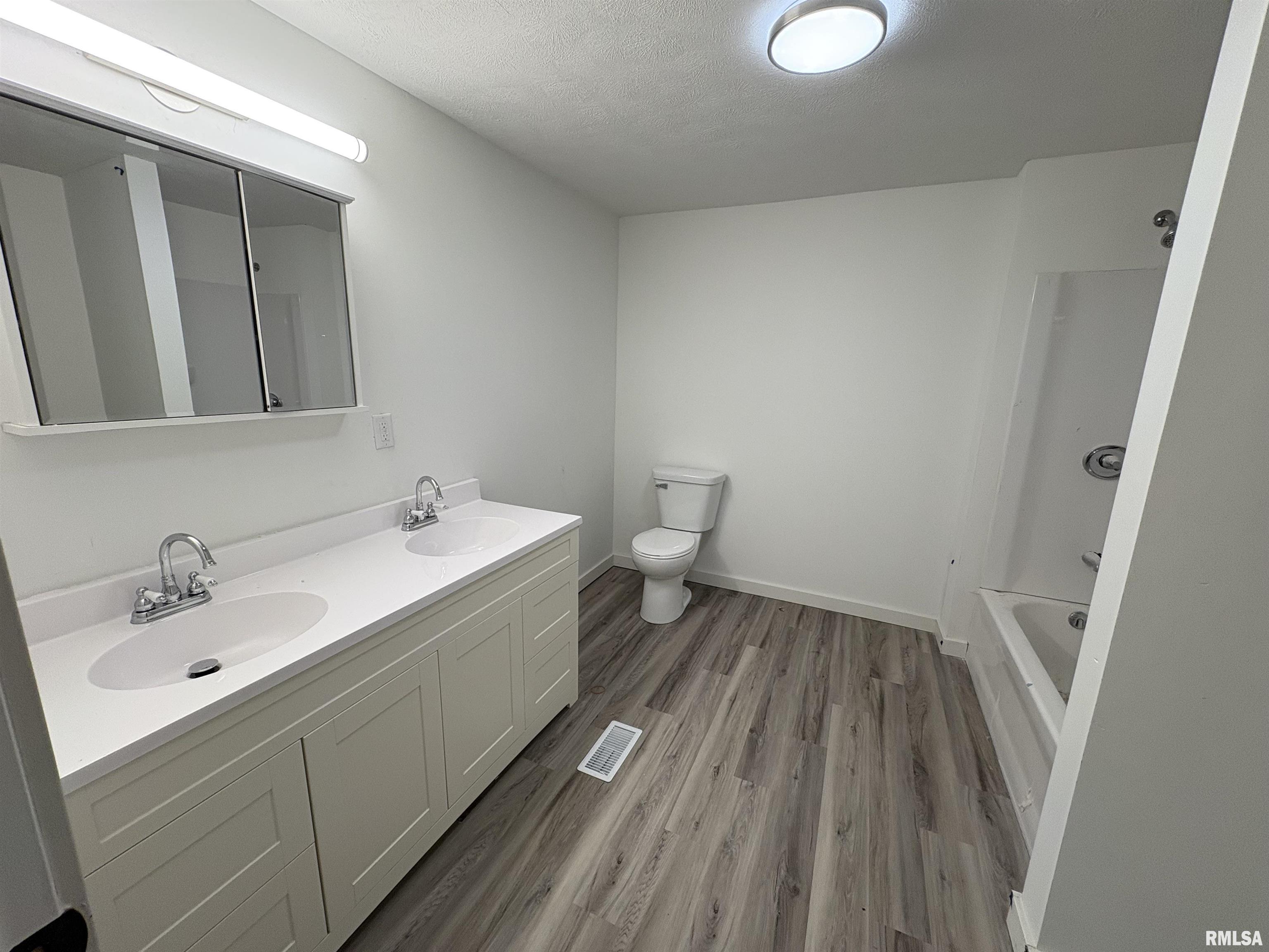 3305 Selmaville Road Salem, IL 62881 - Photo 7 of 17