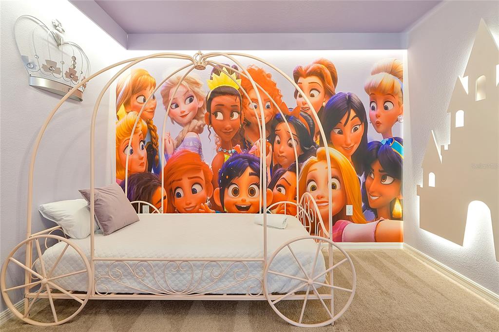 4494 Kaipo Road Davenport, FL 33897 - Photo 91 of 100 a bedroom with a bed and a painting on the wall