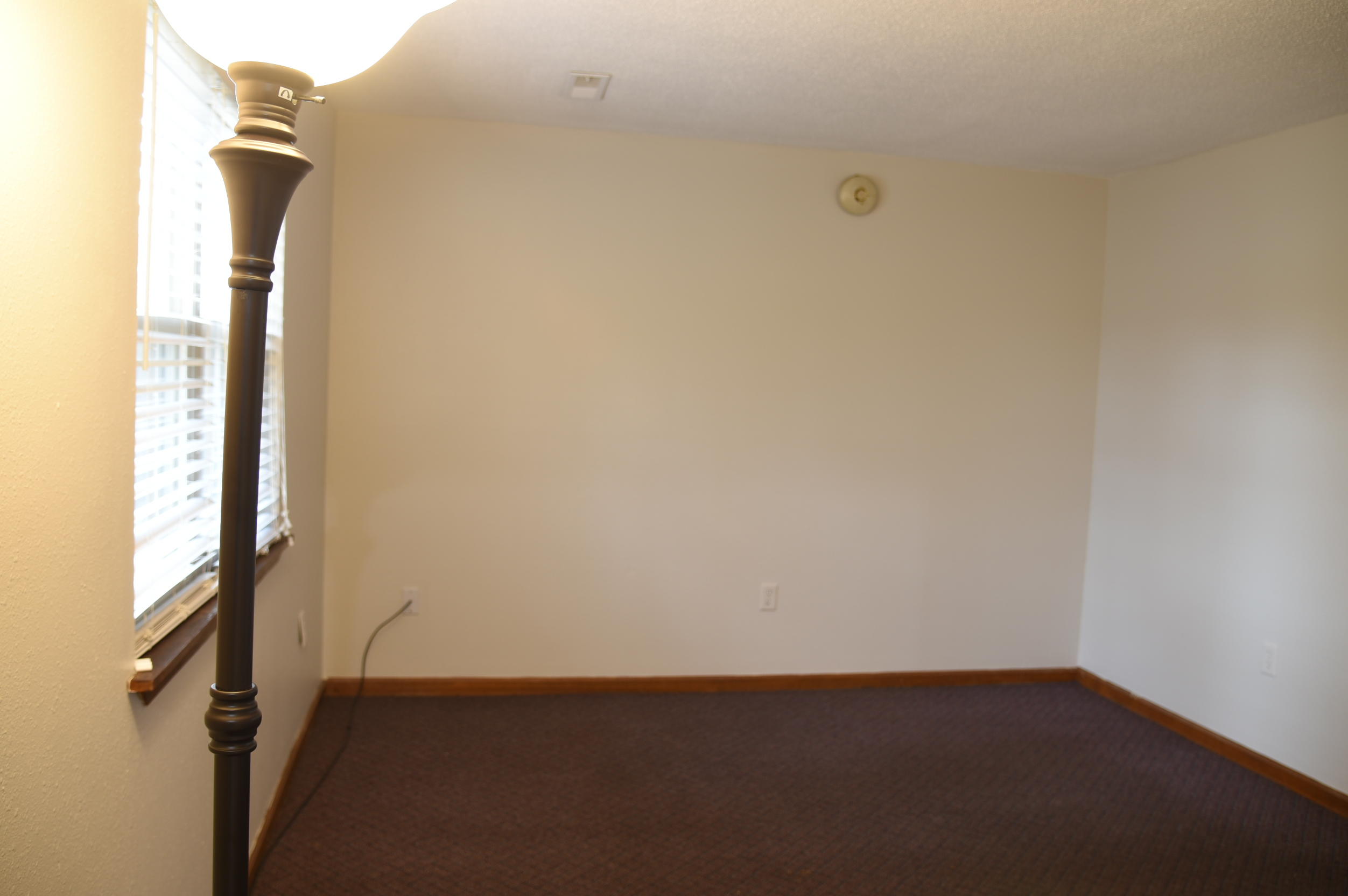 2420 Cannaday Road Northeast Roanoke, VA 24012 - Photo 6 of 34 Living Room