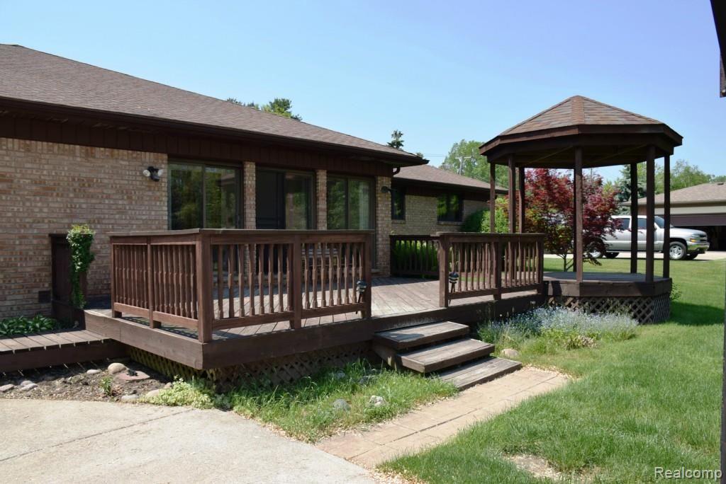 50050 Sass Road New Baltimore, MI 48047 - Photo 4 of 32 4 deck.jpg