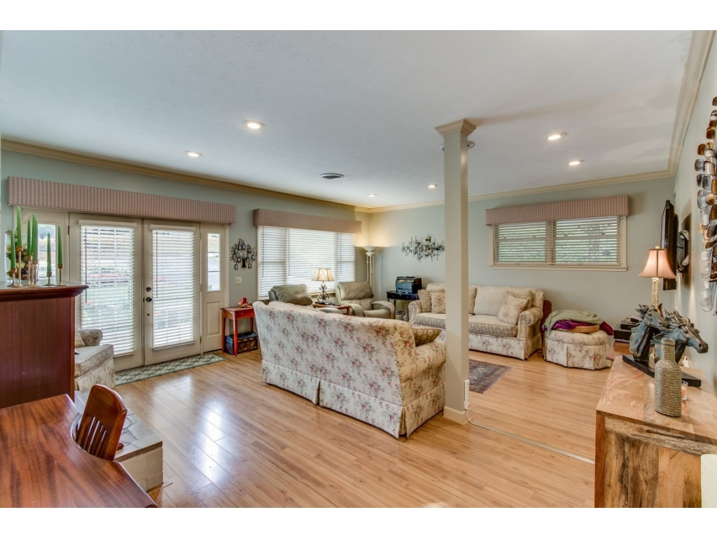 420 Cheyenne Road Bristol, VA 24201 - Photo 14 of 27 Awesome Family Room