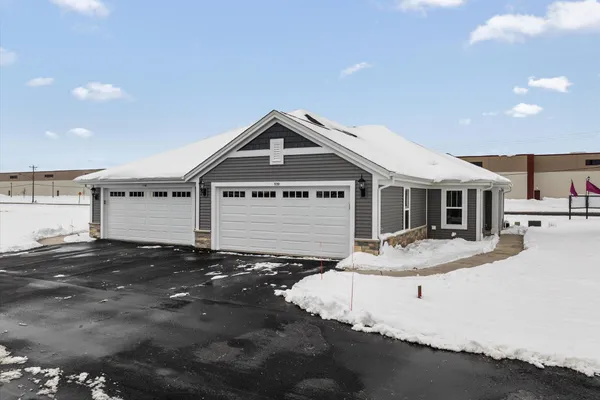 $399,900 | 516 Hunter Oaks Boulevard, Unit 802, Watertown, WI 53094