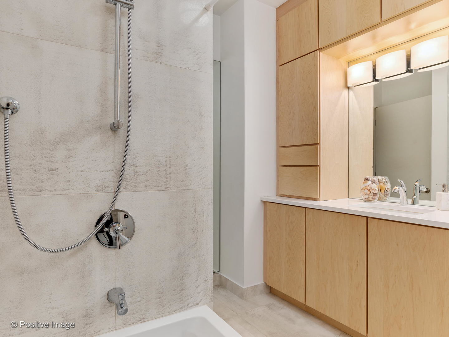 25 East Superior Street, Unit 702 Chicago, IL 60611 - Photo 11 of 19