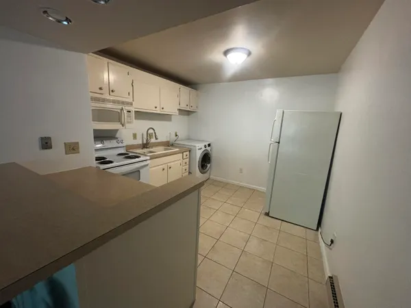$1,100 | 756 West Kilgore Road, Unit 304, Kalamazoo, MI 49008