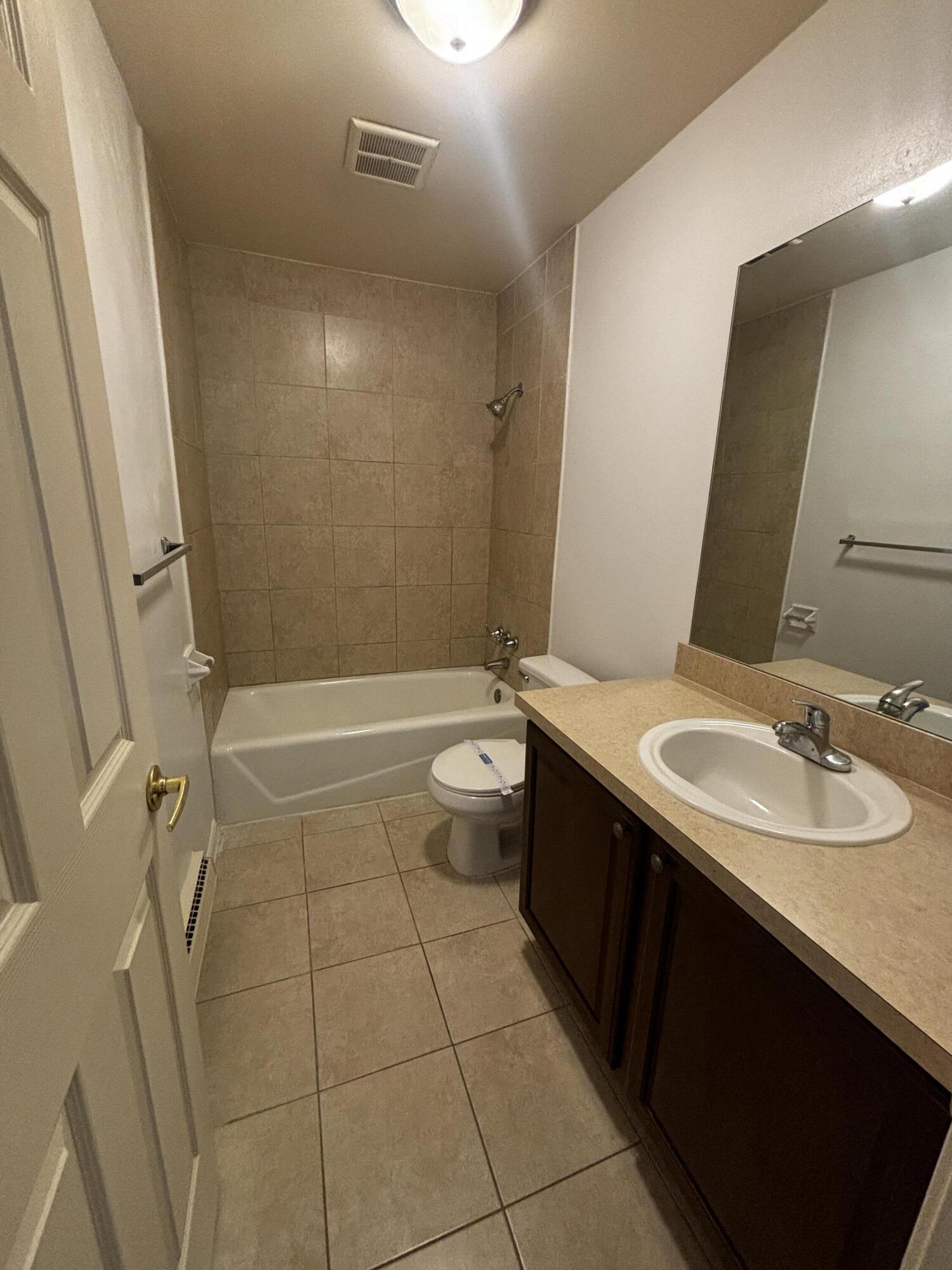 756 West Kilgore Road, Unit 304 Kalamazoo, MI 49008 - Photo 6 of 13 F -IMG_7084