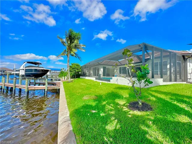 a view of a house with a backyard