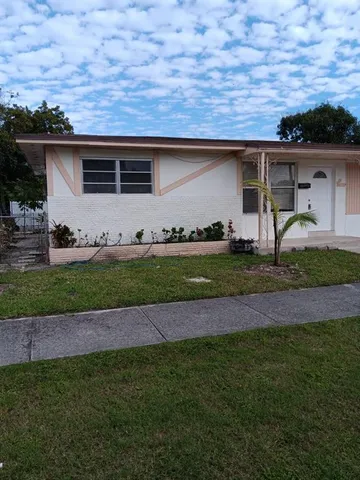 $2,000 | 232 Southwest 10th Street, Hallandale Beach, FL 33009