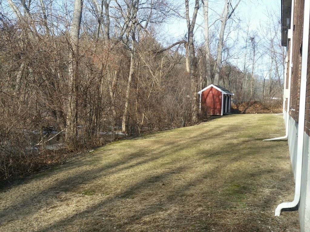 48 Great Road, Unit 22 Acton, MA 01720 - Photo 6 of 18 a backyard of a house