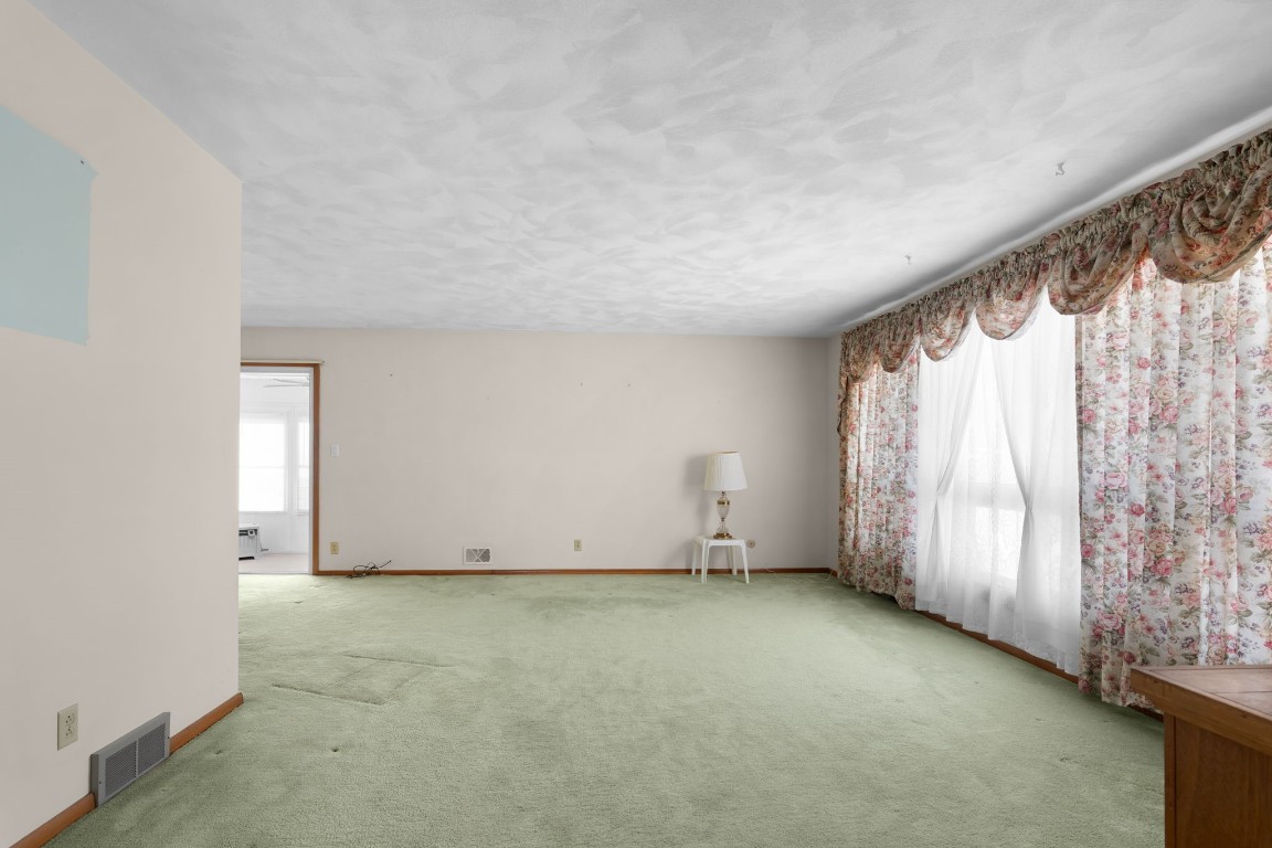 501 Colgate Street Vestal, NY 13850 - Photo 3 of 32