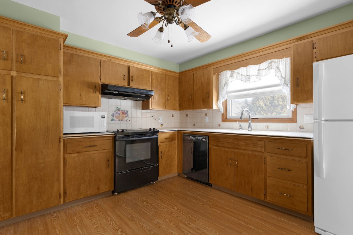 501 Colgate Street Vestal, NY 13850 - Photo 10 of 32