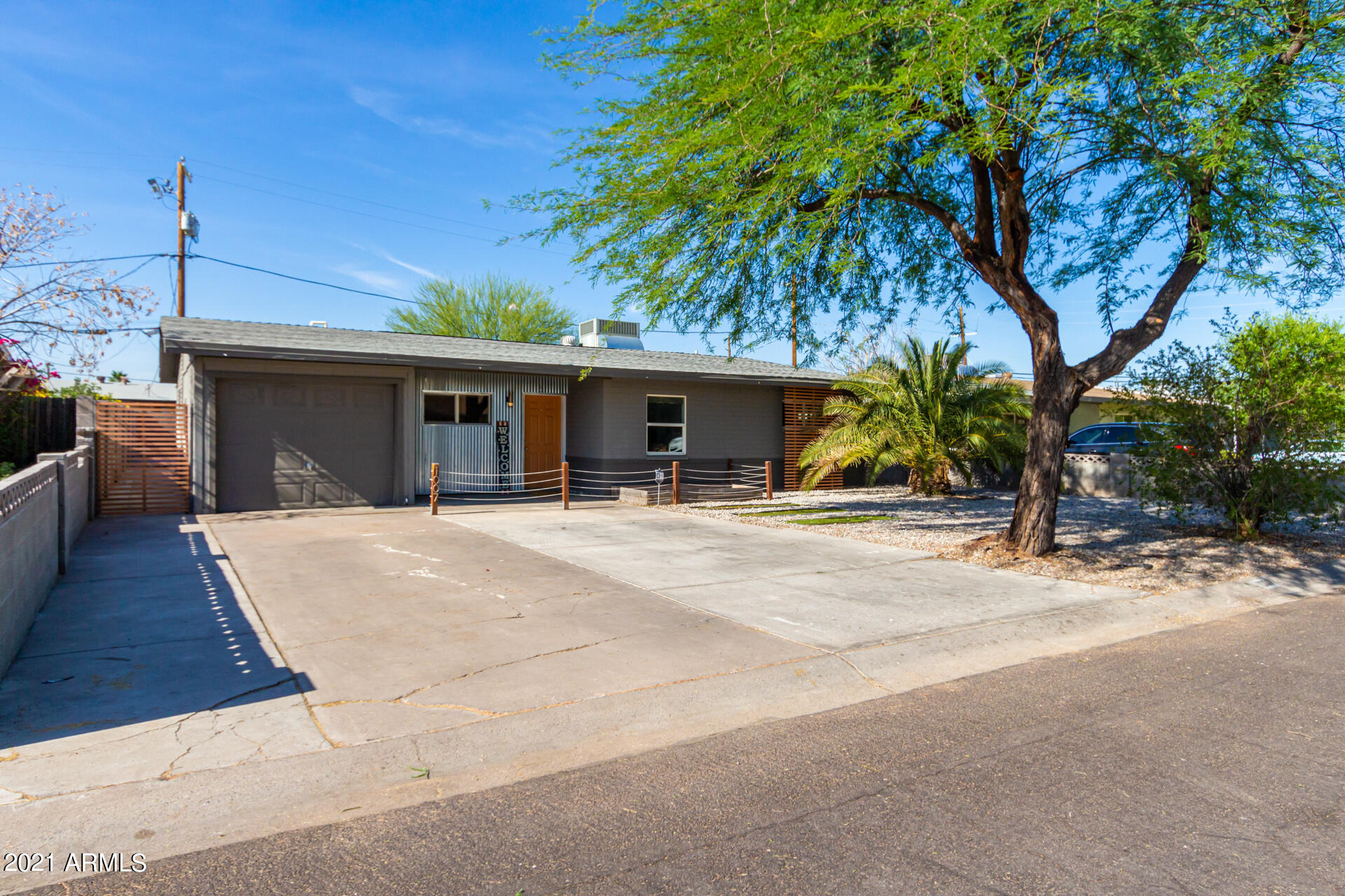 1007 West Picadilly Road Phoenix, AZ 85013 - Photo 2 of 27 Piccadilly 2