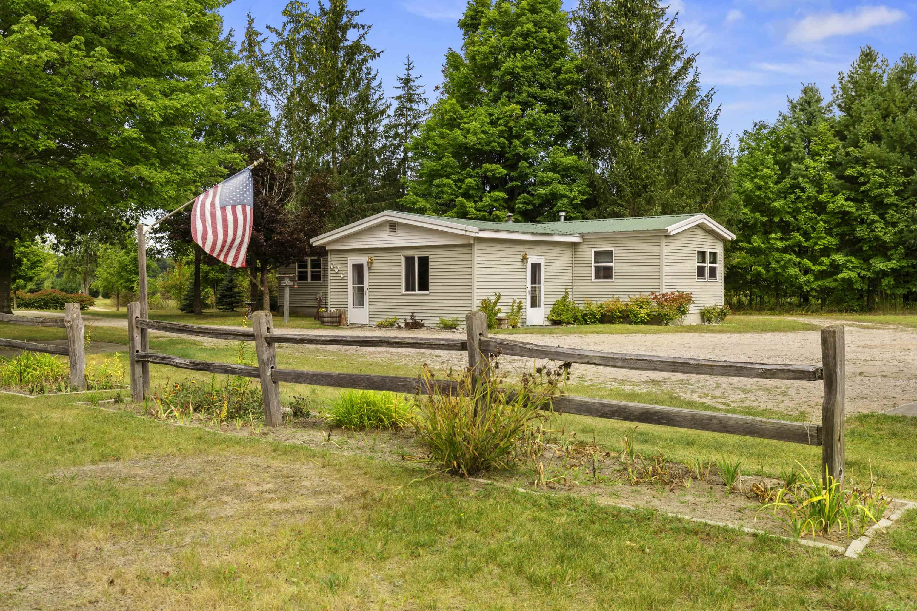 1473 North Lamb Road Interlochen, MI 49643 - Photo 8 of 32 Gallery Image 8