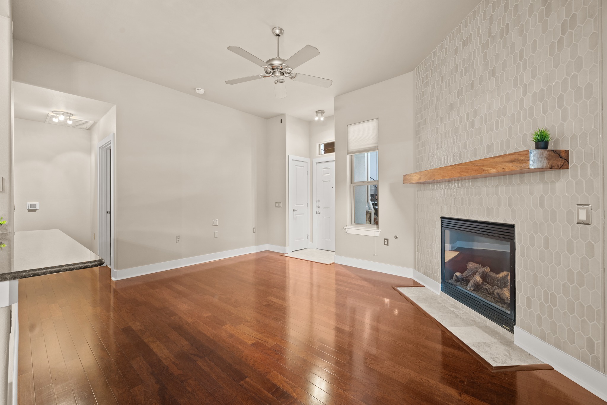 2216 Thornton Road, Unit 210 Austin, TX 78704 - Photo 4 of 27