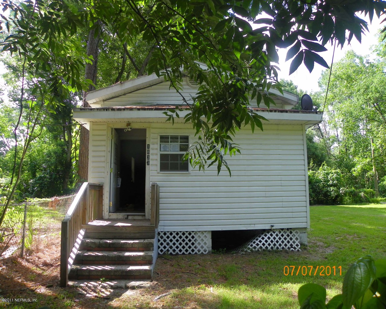 1833 Rutledge Avenue Jacksonville, FL 32208 - Photo 1 of 6 Front