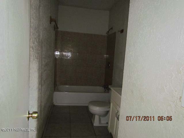 1833 Rutledge Avenue Jacksonville, FL 32208 - Photo 4 of 6 Bath