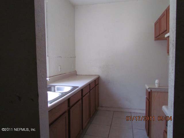 1833 Rutledge Avenue Jacksonville, FL 32208 - Photo 5 of 6 Kitchen