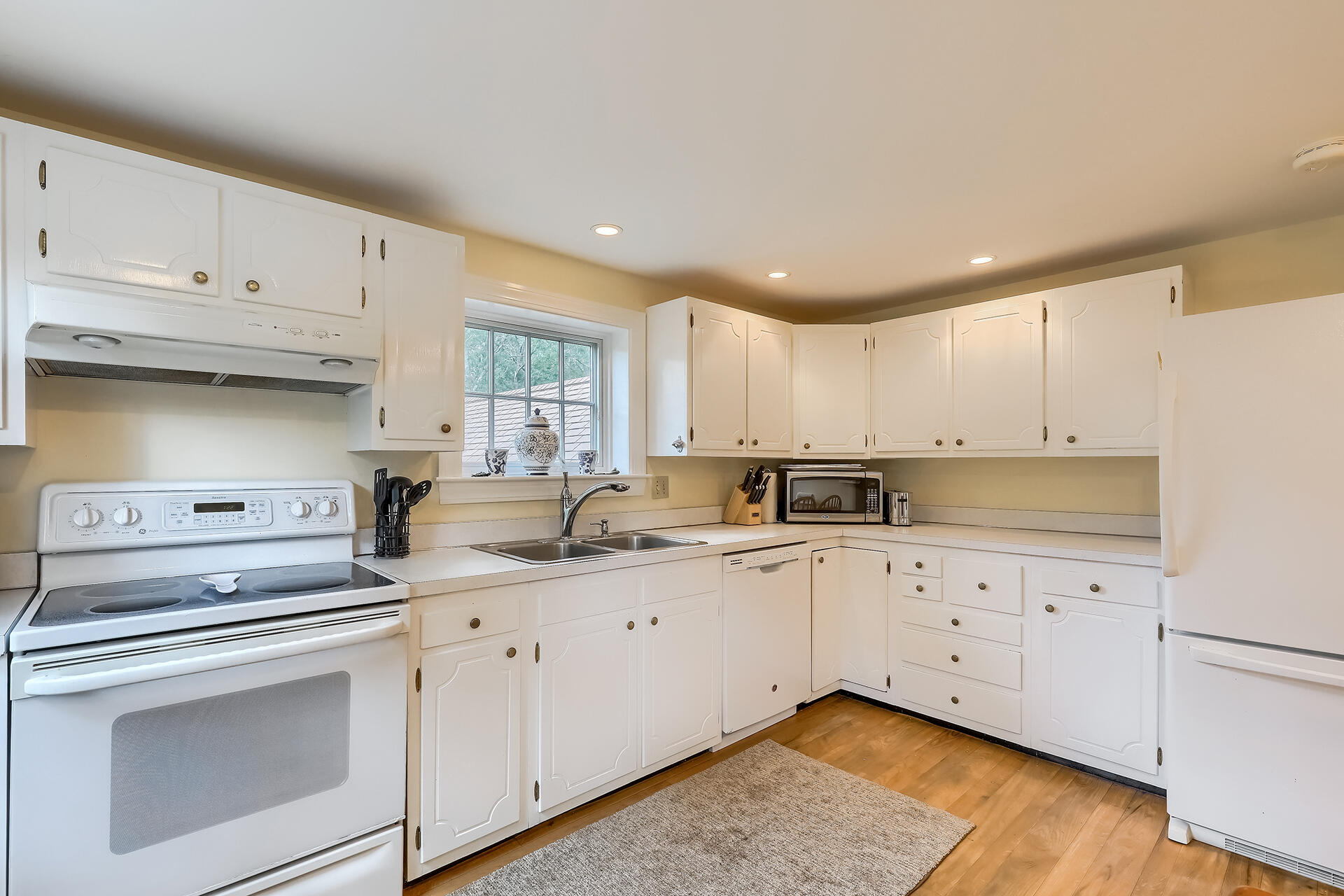15 Old Post Road Harwich, MA 02645 - Photo 8 of 39 Kitchen