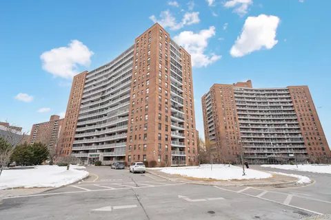 $588,000 | 61-15 98th Street, Unit 8J | Rego Park