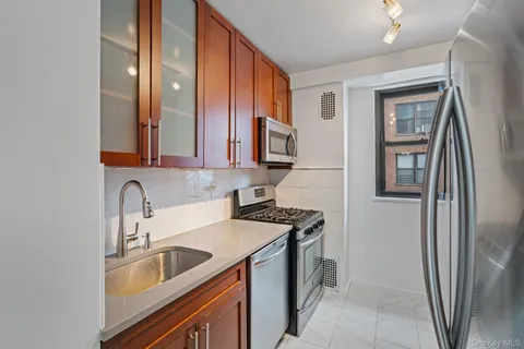 $588,000 | 61-15 98th Street, Unit 8J | Rego Park