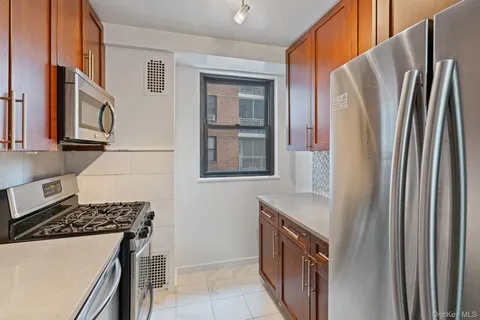 $588,000 | 61-15 98th Street, Unit 8J | Rego Park
