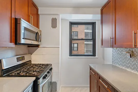 $588,000 | 61-15 98th Street, Unit 8J | Rego Park