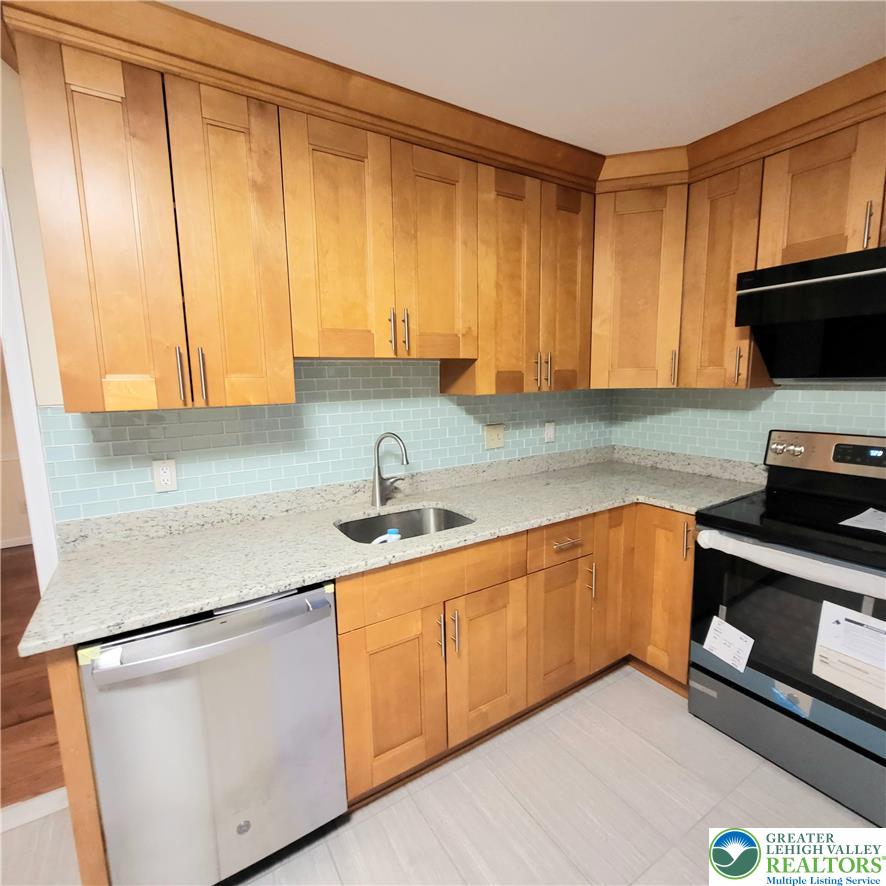 1081 Barnside Road Allentown, PA 18103 - Photo 9 of 25 Gallery Image 9