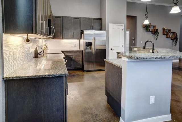 $419,900 | 172 Waipahoehoe Drive, Bastrop, TX 78602