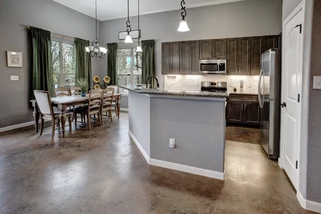 $419,900 | 172 Waipahoehoe Drive, Bastrop, TX 78602